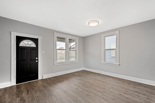 Building Photo - Beautiful 3 bedroom home in Coraopolis available June 1!