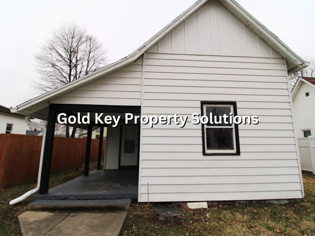 Building Photo - 3 BR 1 BA House with Back Deck and TWO Bonus Rooms! NO CATS (NO SECTION 8)