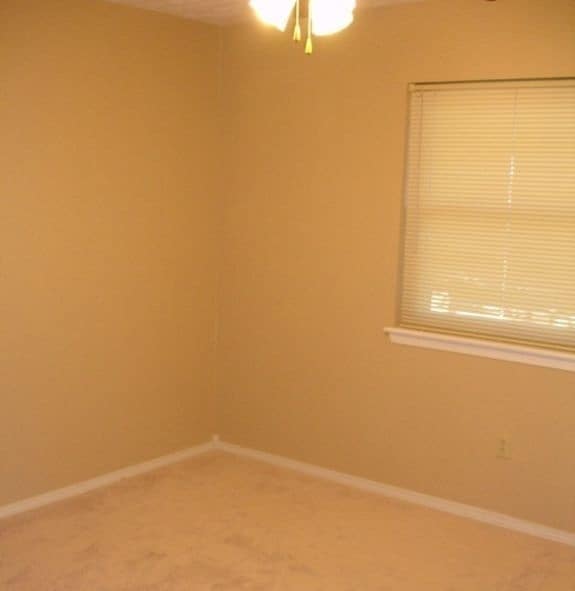 Building Photo - PETS NEGOTIABLE WITH HOMEOWNER APPROVAL!!