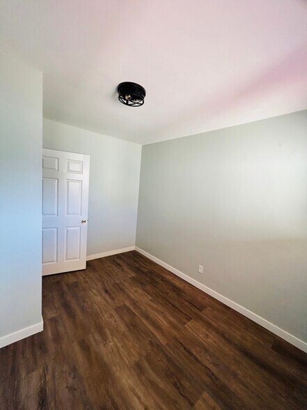 Building Photo - 1029 W 84th St