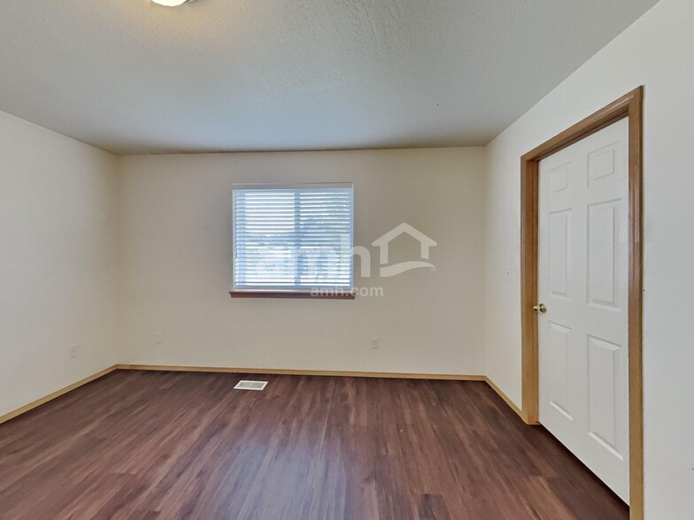 Building Photo - 720 W Tern Dr