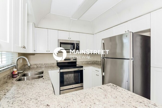 Building Photo - 3 Bedroom Pet-Friendly Home in Tarpon Spri...