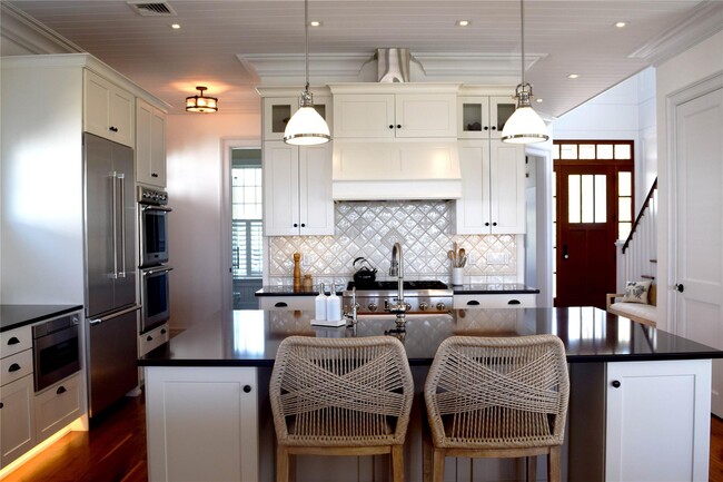 Building Photo - 938 Sound Shore Rd