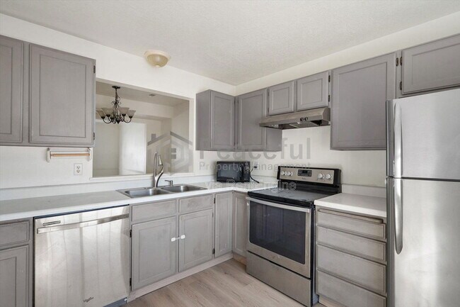 Building Photo - 988 S 810 E