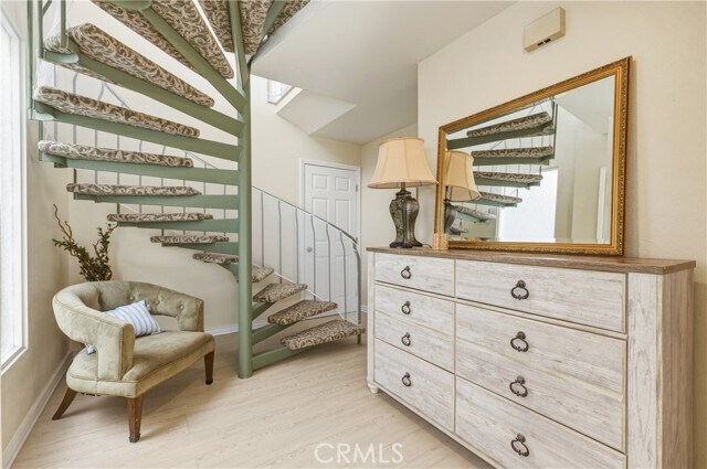 Building Photo - 883 Katella St