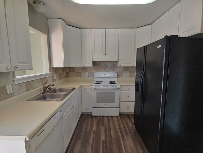 Building Photo - Spacious 3BD, 2.5BA Duplex in Clayton with Large Fenced Backyard