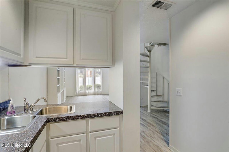 Building Photo - 200 Woodgreen Dr