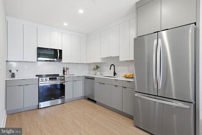 Building Photo - 2134 Wisconsin Ave NW