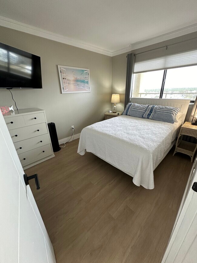 Building Photo - Pelican Watch