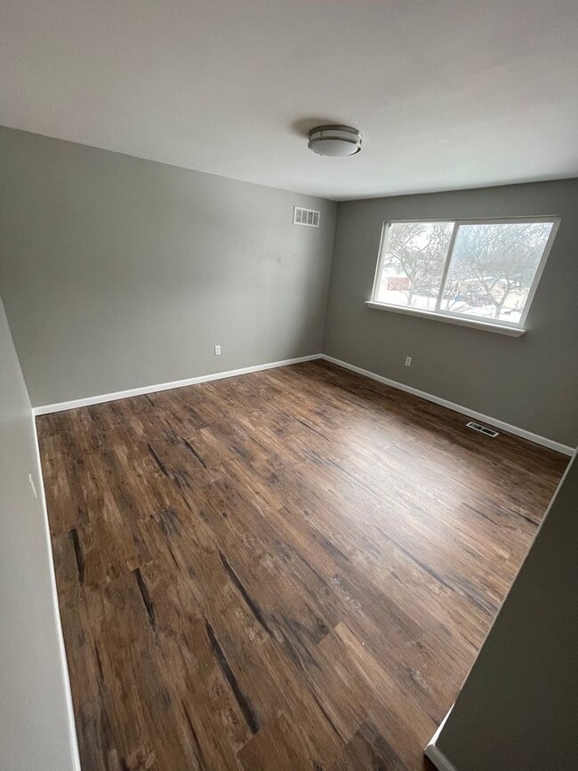 Building Photo - Beautiful home in Lathrup Village--3br/2.5ba/Basement/Attached Garage