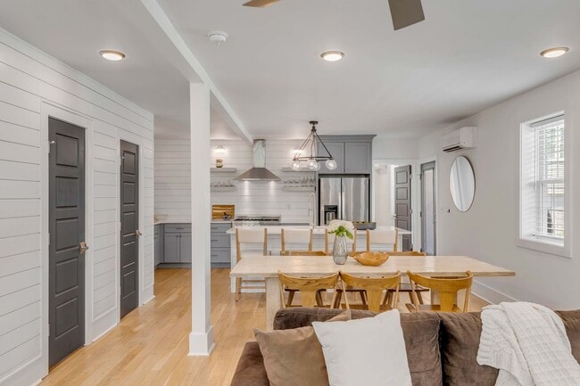 Building Photo - AVAILABLE NOW Downtown Rental