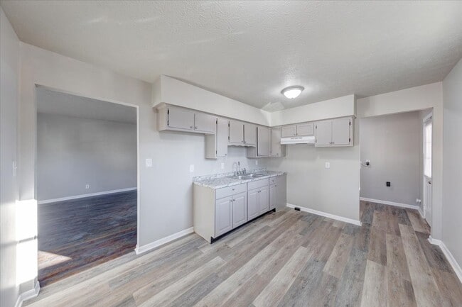 Building Photo - 1367 W Pruitt St