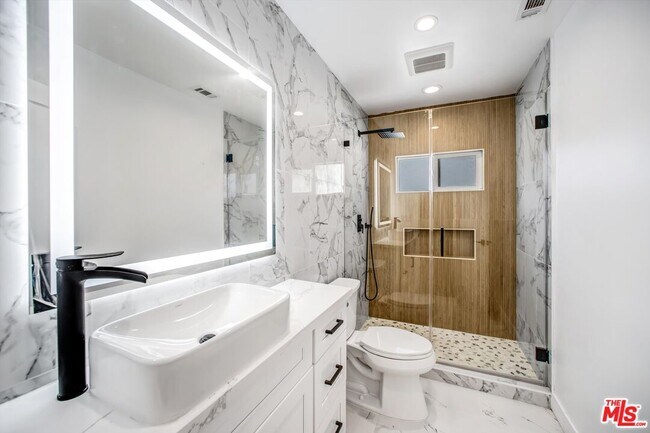 Building Photo - 951 Hilldale Ave