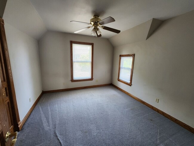Building Photo - Single Family 3 bedroom 1.5 bath in Moline