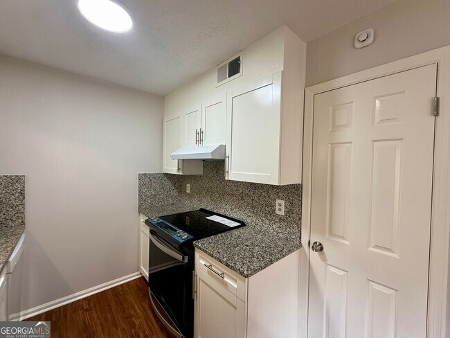 Building Photo - 151 Old Ferry Way