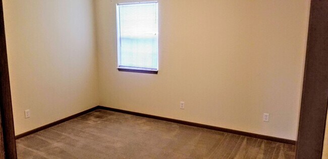 Building Photo - 16880 Huntington Lane A &amp; B