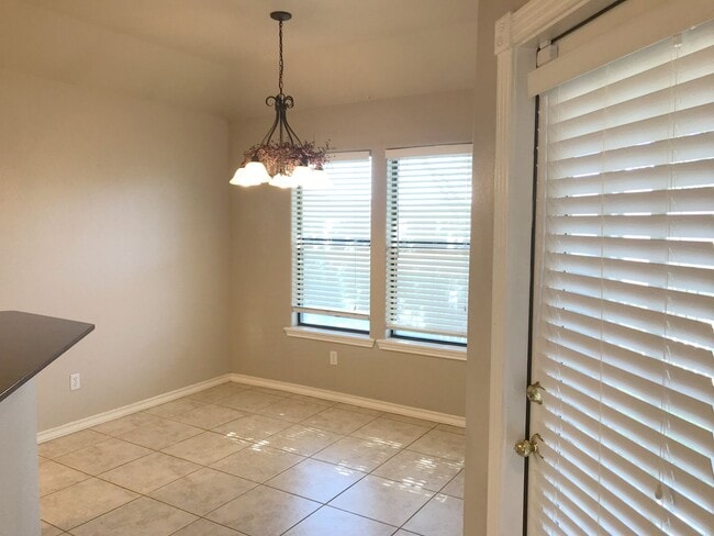 Building Photo - 15313 Guadalupe River Dr
