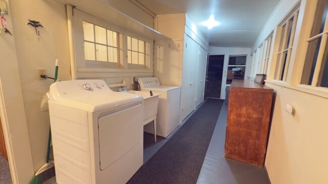 Building Photo - Two Bedroom Home on Waterfront - Furnished Option - Available Now