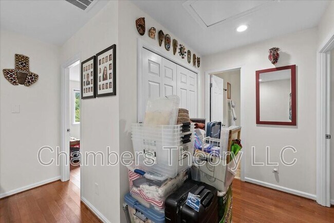 Building Photo - 1033 N George Mason Dr