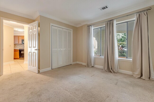 Building Photo - 303 Westlake Ct