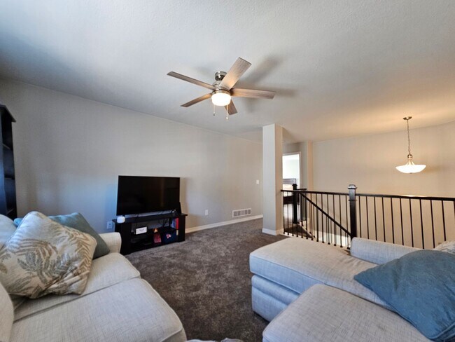 Building Photo - Beautiful 5-bedroom, 5-bathroom home in the desirable Banning Lewis Ranch community!