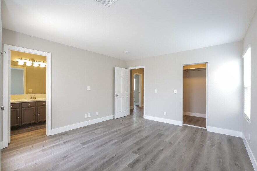 Building Photo - 9205 Millikan Ave