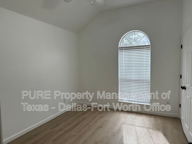 Building Photo - 3507 Blue Forest Dr
