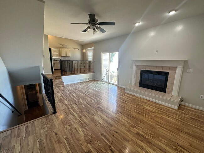 Building Photo - Beautiful 4 Bedroom Home in Layton!