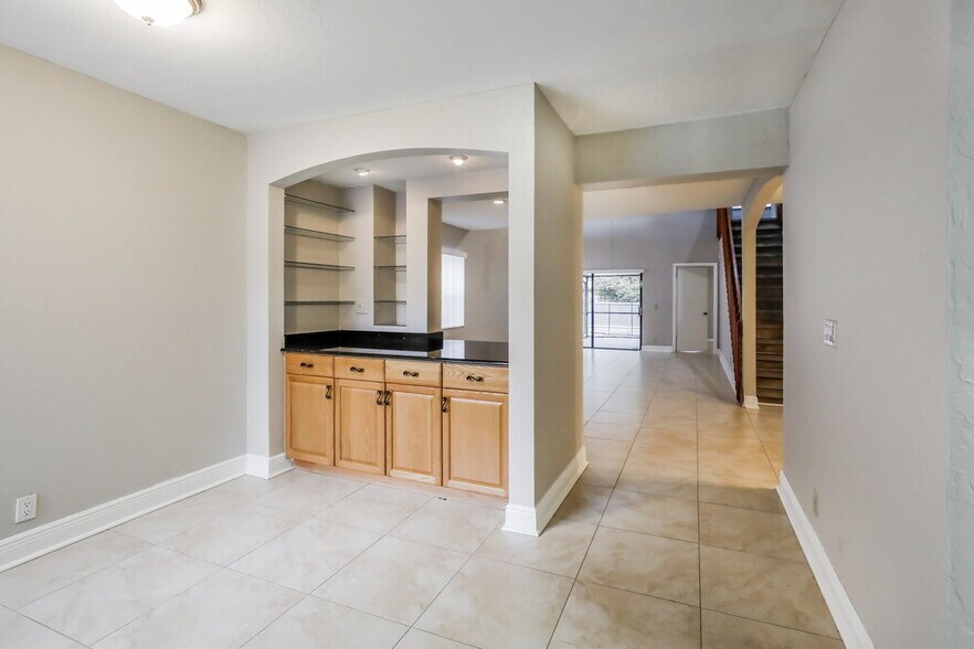 Building Photo - 578 Lakeside Cir