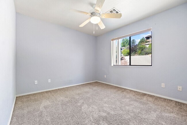 Building Photo - Charming 3 Bedroom + Bonus Room in Eagle R...