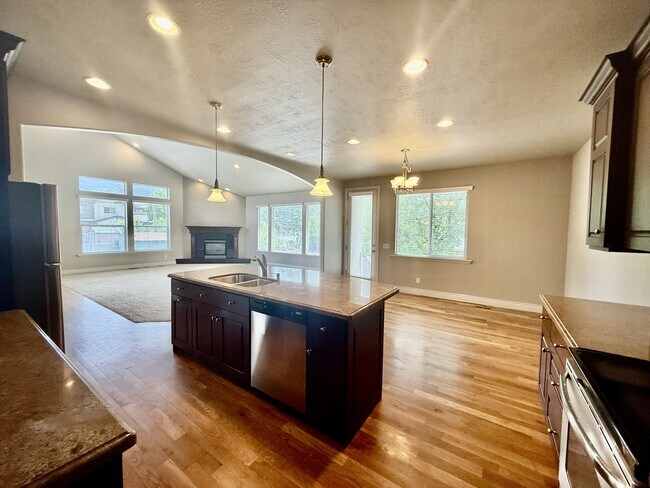 Building Photo - 2034 E 4500 S