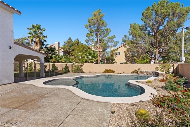 Building Photo - 9300 Valencia Canyon Dr