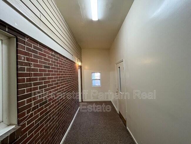 Building Photo - 4027 Canady St