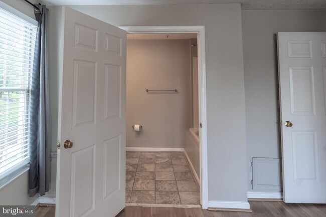Building Photo - 689 Winding Stream Way