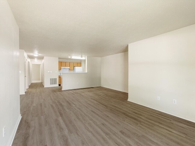 Building Photo - 3 Bedroom Limited Supply******Minutes from...