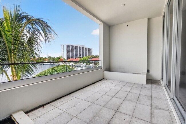 Building Photo - 3750 Yacht Club Dr