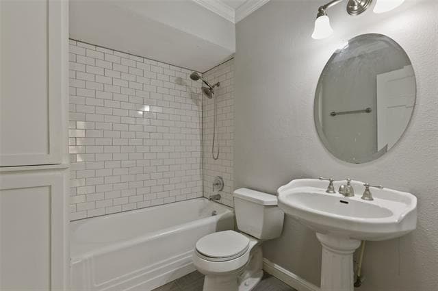 Building Photo - 7115 La Vista Dr