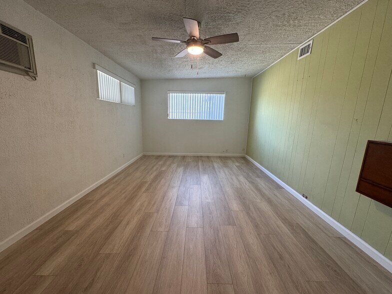 Building Photo - 1122 Avenida de las Estrellas