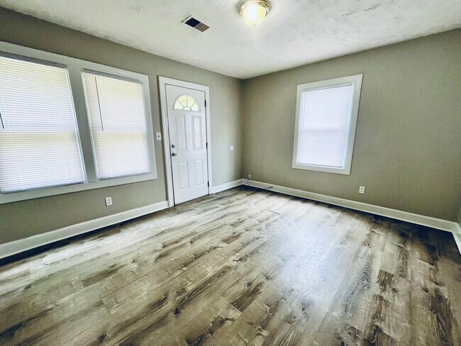 Building Photo - 4417 Sunset Ave