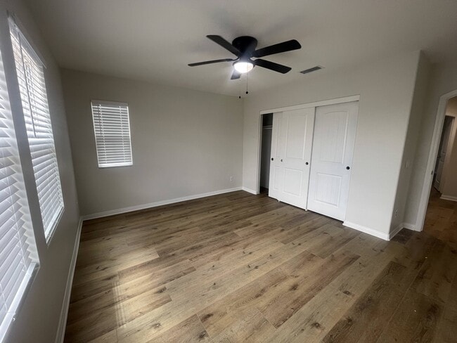 Building Photo - 37280 Parkway Dr