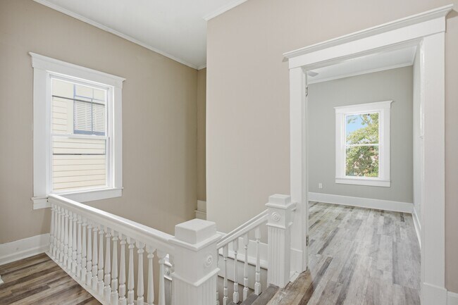 Building Photo - 1007 E Park Ave