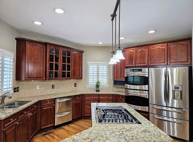 Building Photo - 2020 Washington Dr