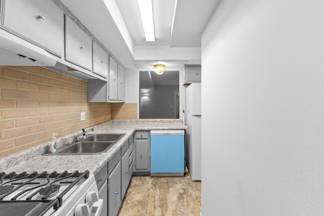 Building Photo - Spacious 3-Bedroom with Private Patio in Westerville