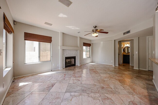 Building Photo - Stunning 3 bedroom, 2.5 bathroom Gold Cour...