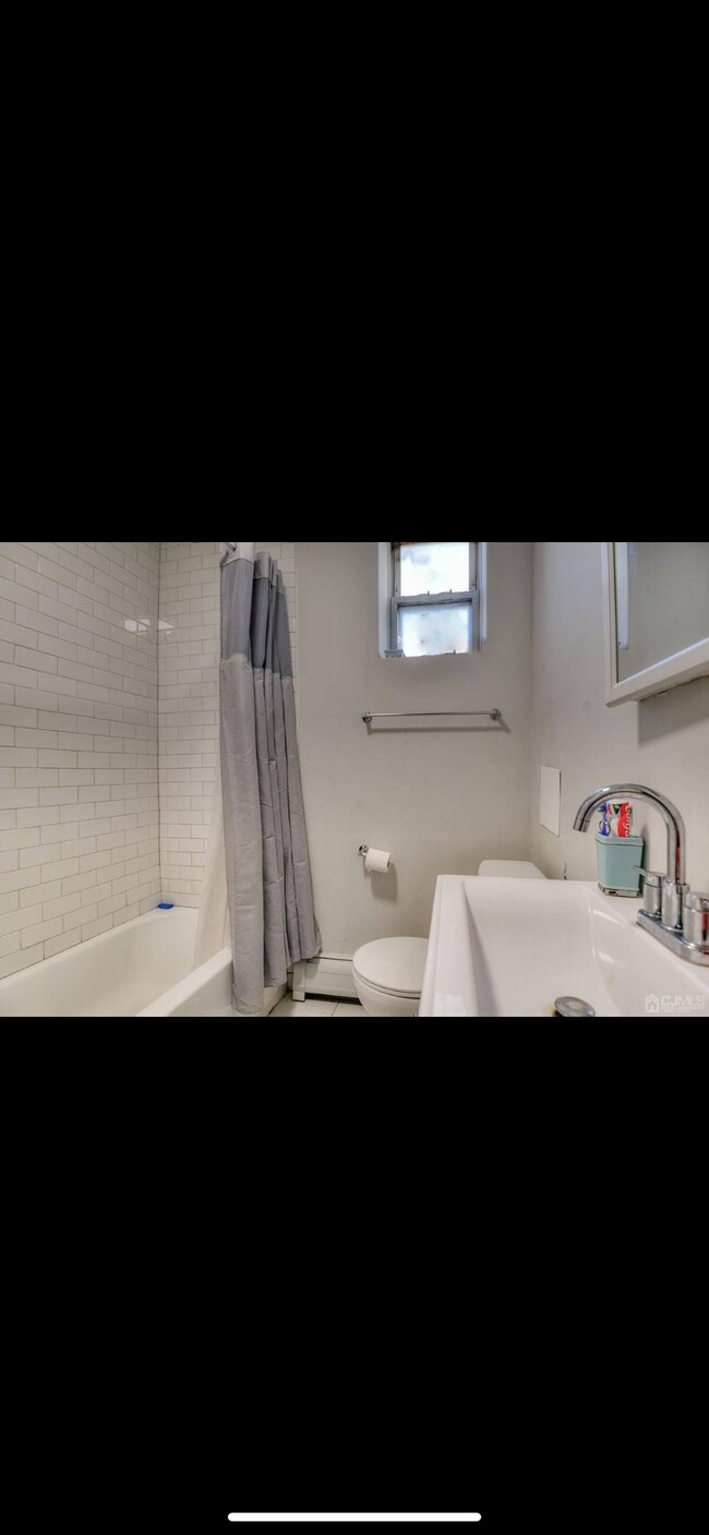 Building Photo - 500 S Center St