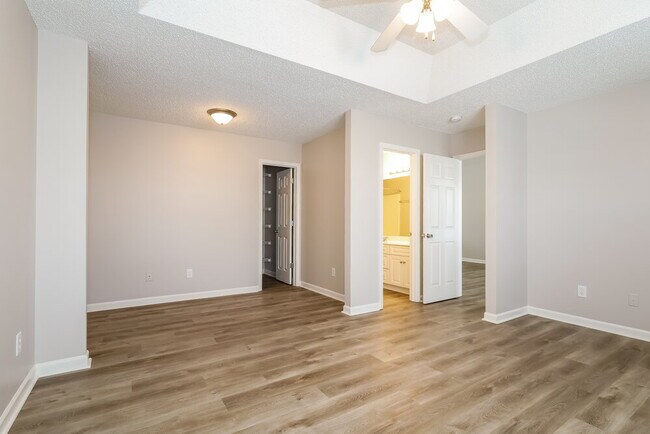 Building Photo - 449 Guiness Pl