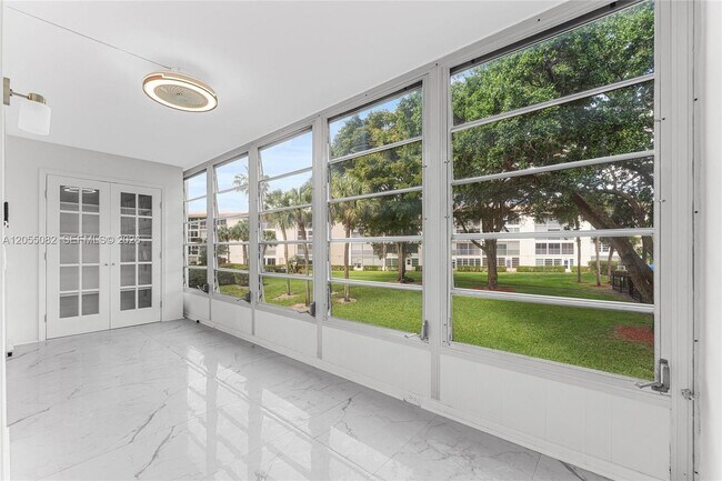 Building Photo - 2303 Lucaya Ln