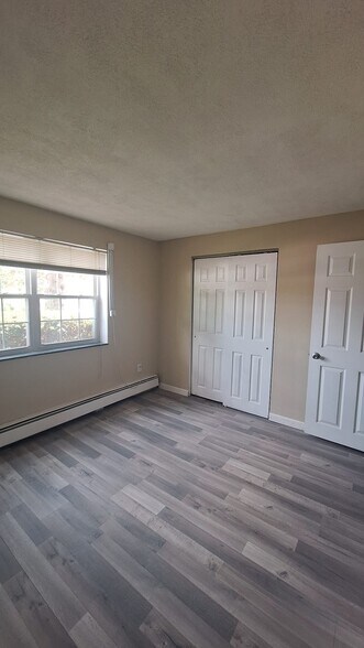 Building Photo - 5 Kenmar Dr