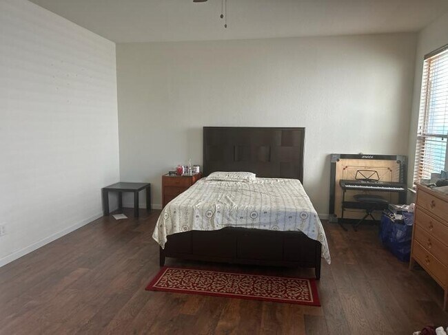 Building Photo - 1108 Calla Lily Boulevard