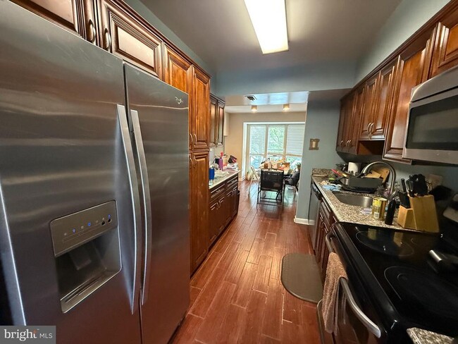 Building Photo - 8204 Tall Trees Ct